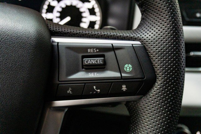 New 2025 Mitsubishi Outlander SE image 9