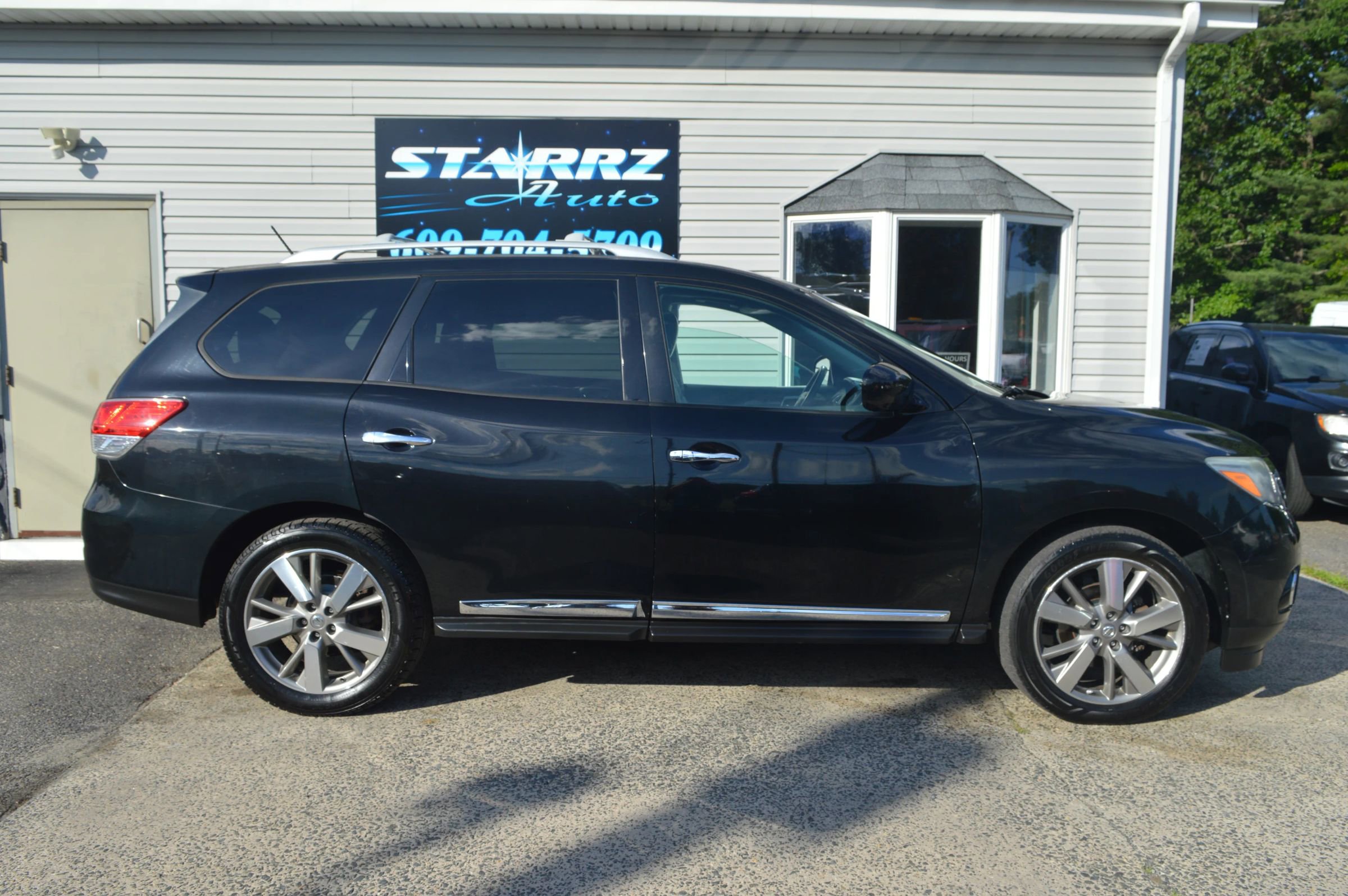Used 2015 Nissan Pathfinder Platinum AWD/4WD image 6