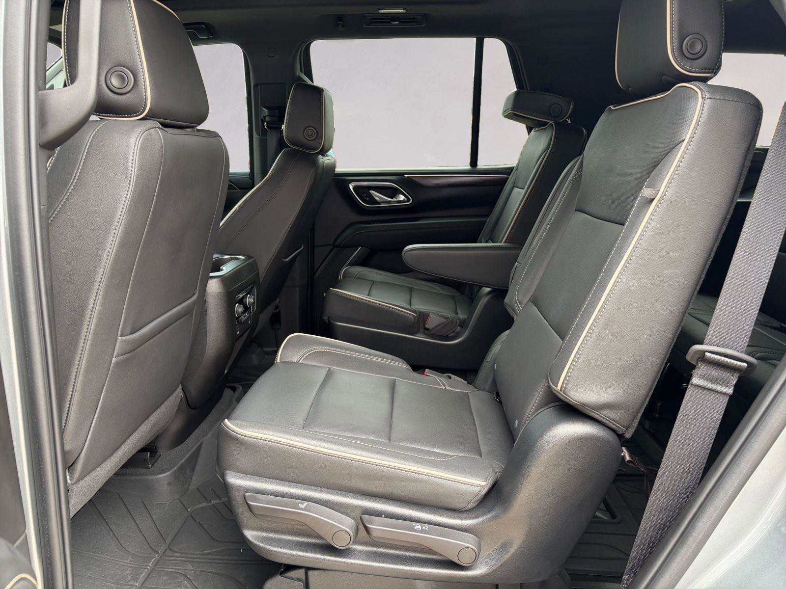 Used 2023 Chevrolet Tahoe Premier w/ Premium Package image 13