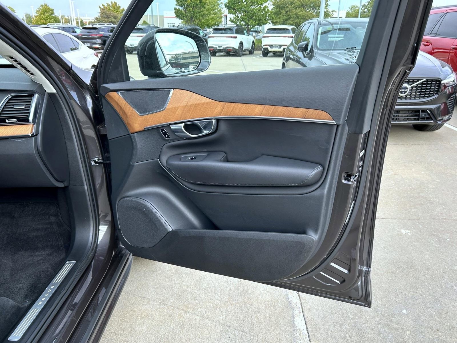 Used 2024 Volvo XC90 B6 Plus image 16