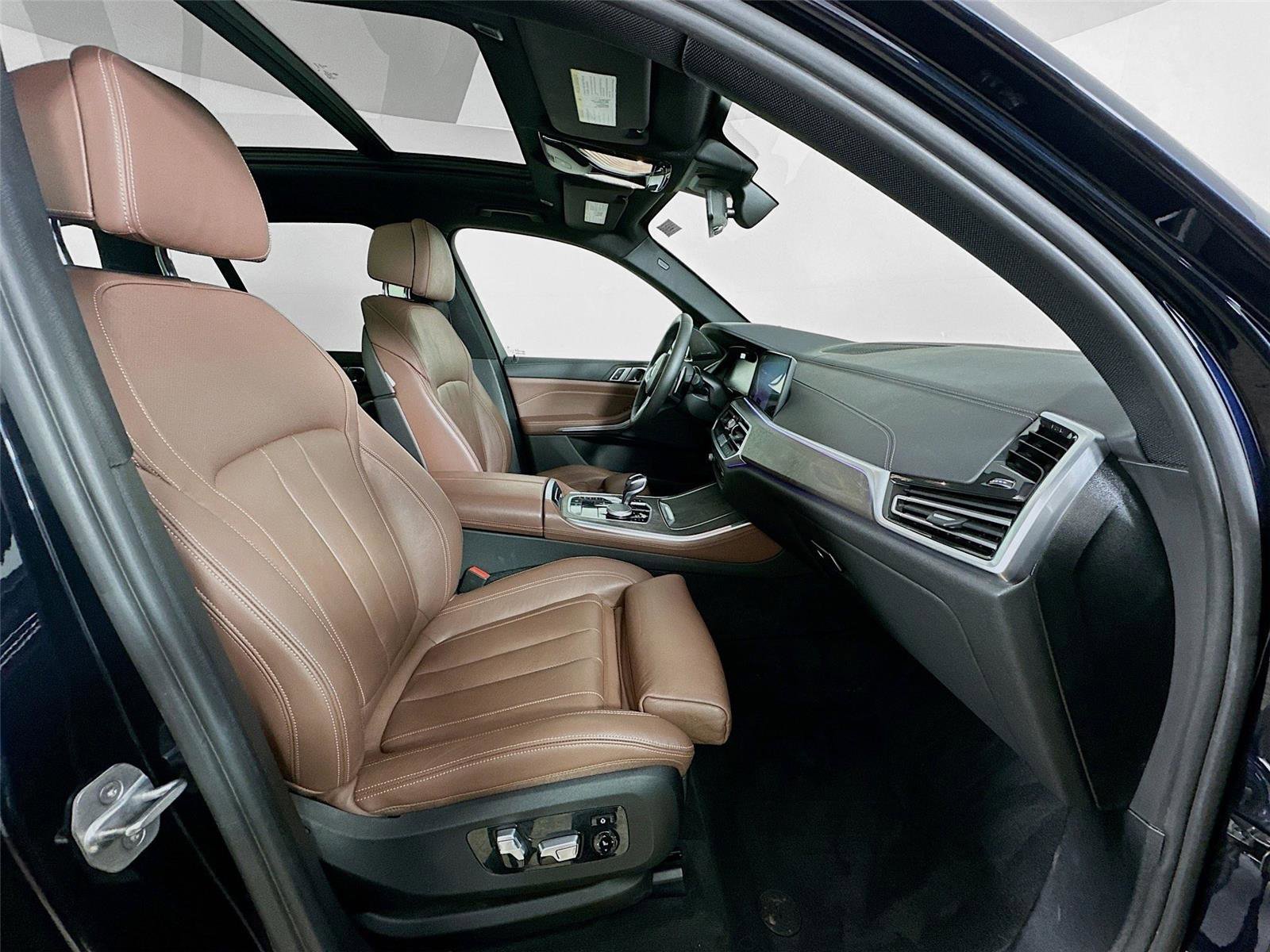 Used 2020 BMW X5 xDrive40i w/ M Sport Package image 30