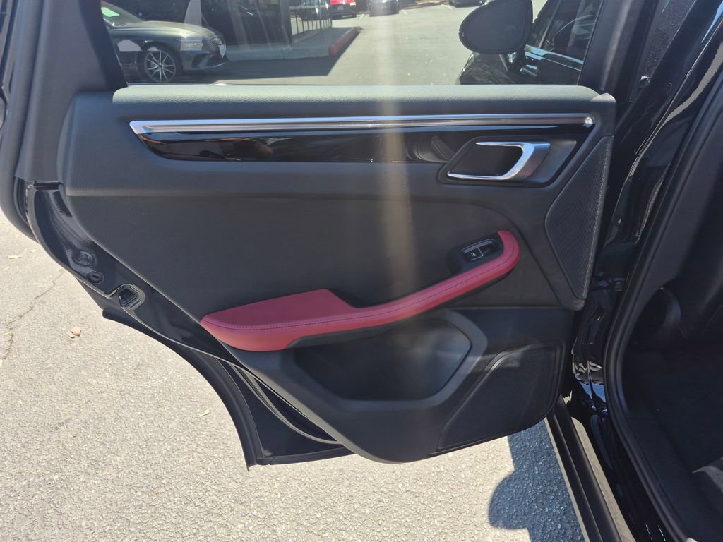 Used 2023 Porsche Macan image 23