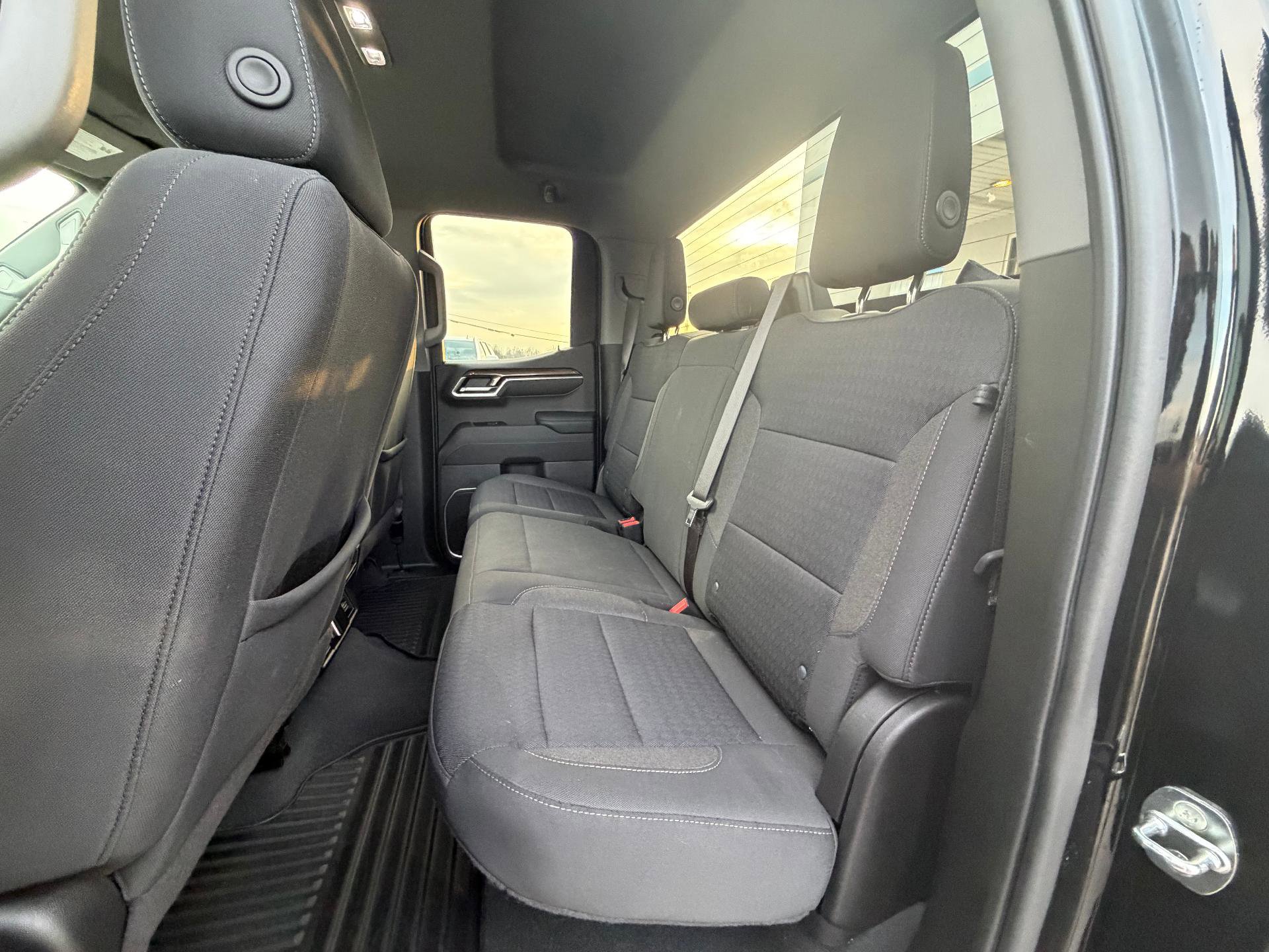 Used 2022 Chevrolet Silverado 1500 LT AWD/4WD image 13