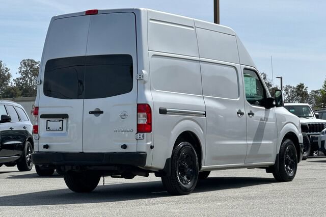 Used 2019 Nissan NV 3500 SV w/ Back Door Glass Package image 4