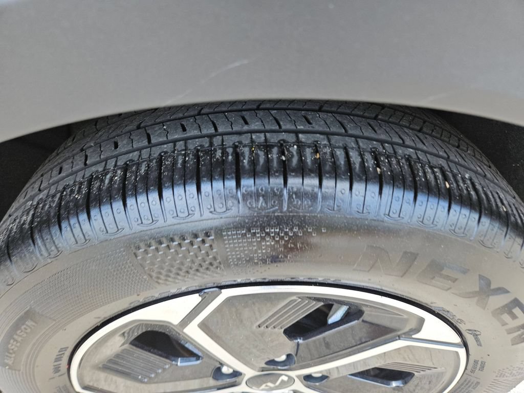 Used 2025 Kia Niro LX FWD image 26