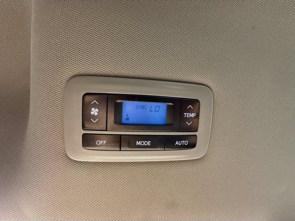 Certified 2017 Toyota Sienna SE Premium FWD image 36