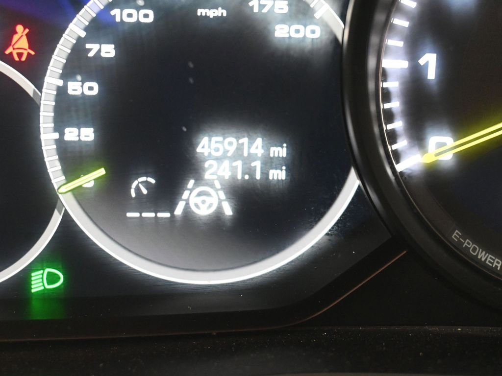 Certified 2022 Porsche Cayenne Turbo S AWD/4WD image 19