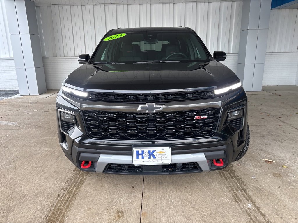 Used 2024 Chevrolet Traverse Z71 image 2