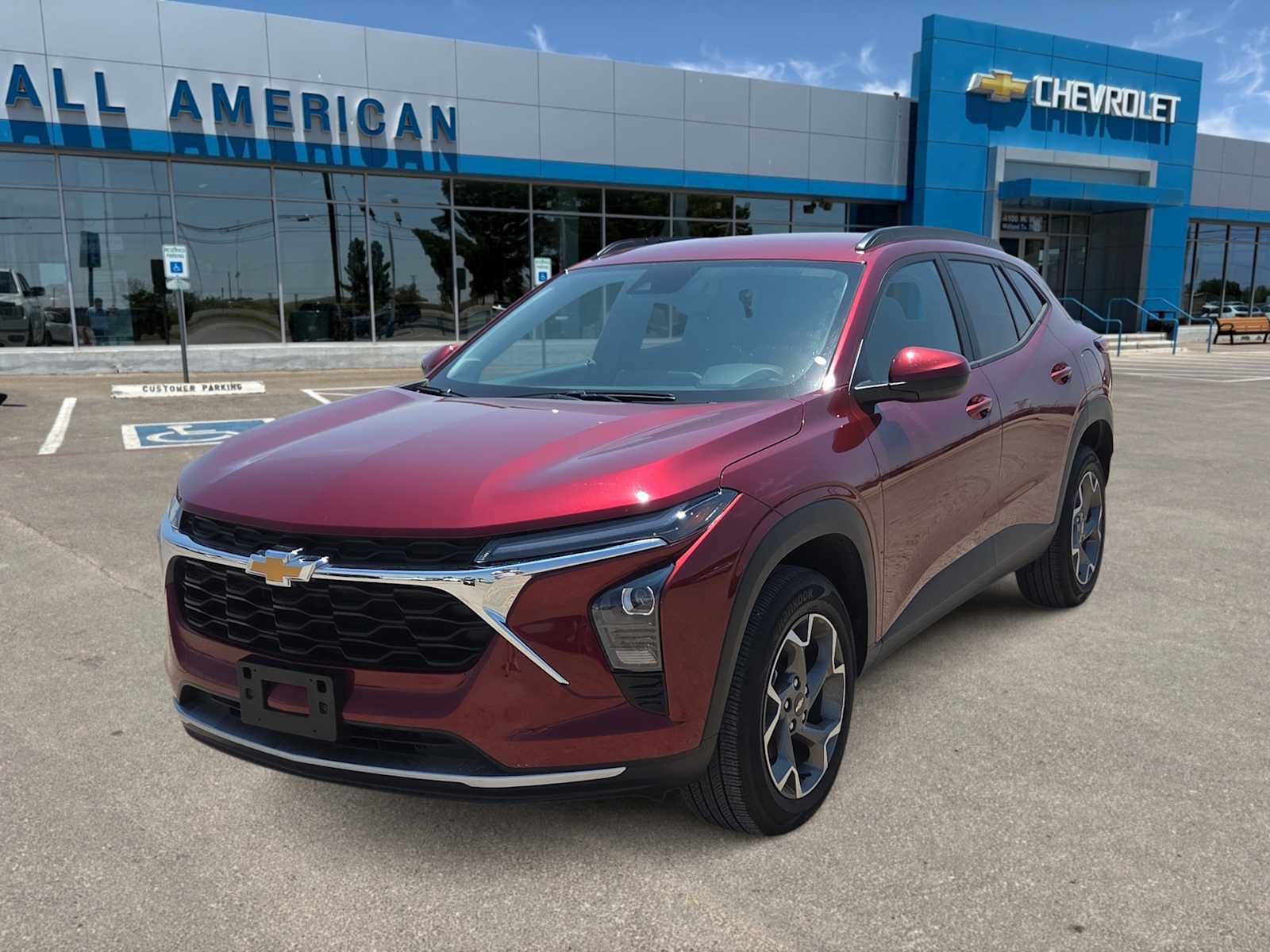 Used 2025 Chevrolet Trax LT FWD image 1
