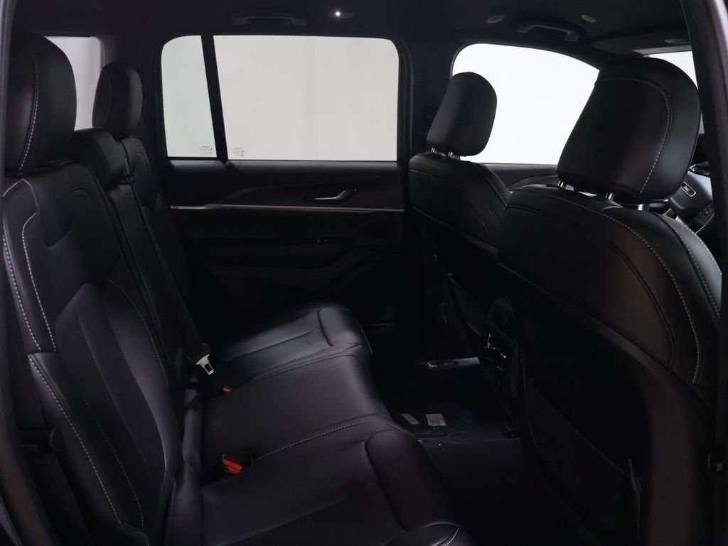 New 2027 Jeep Grand Cherokee Limited AWD/4WD image 13