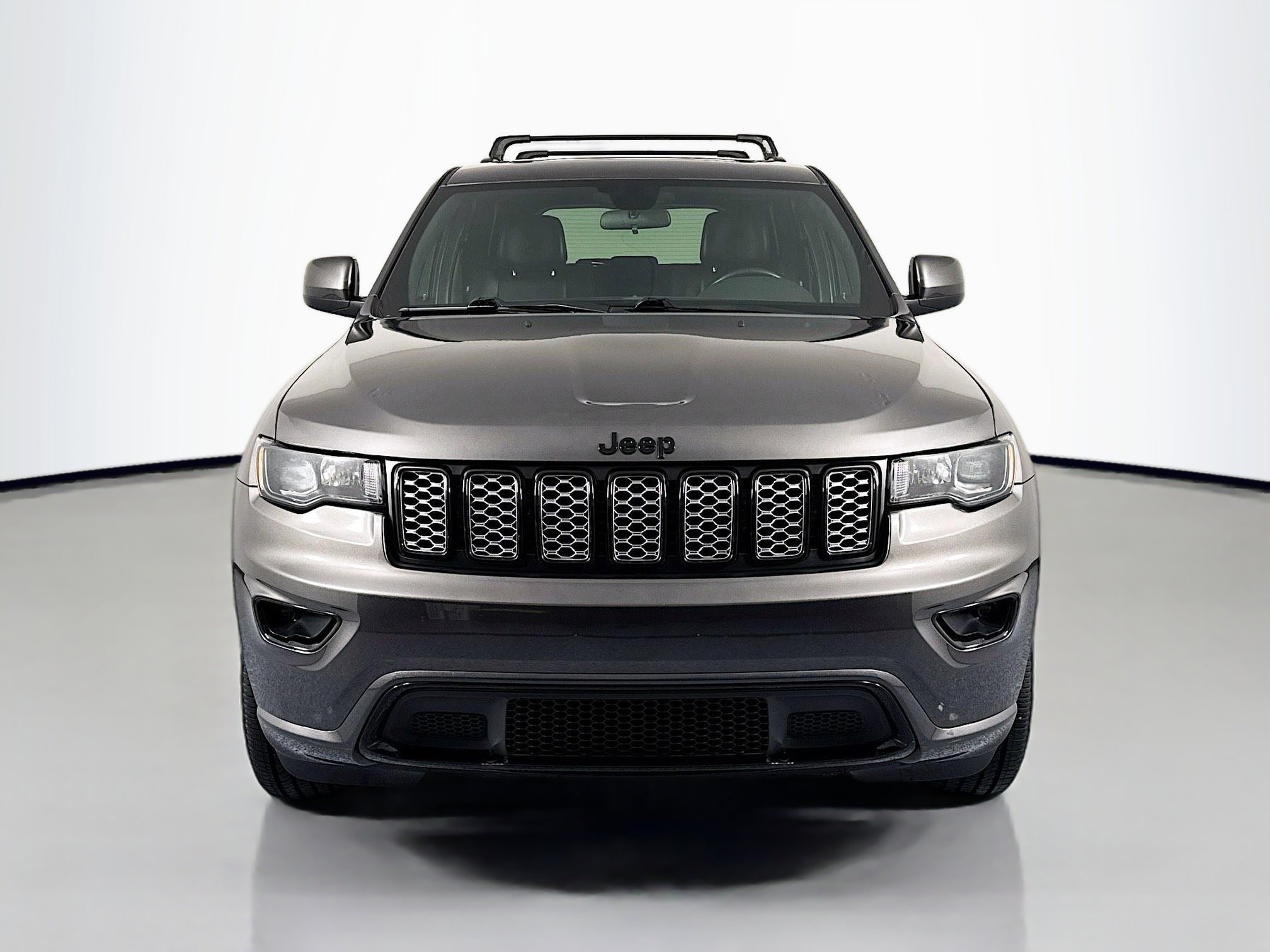 Used 2021 Jeep Grand Cherokee Laredo X image 2