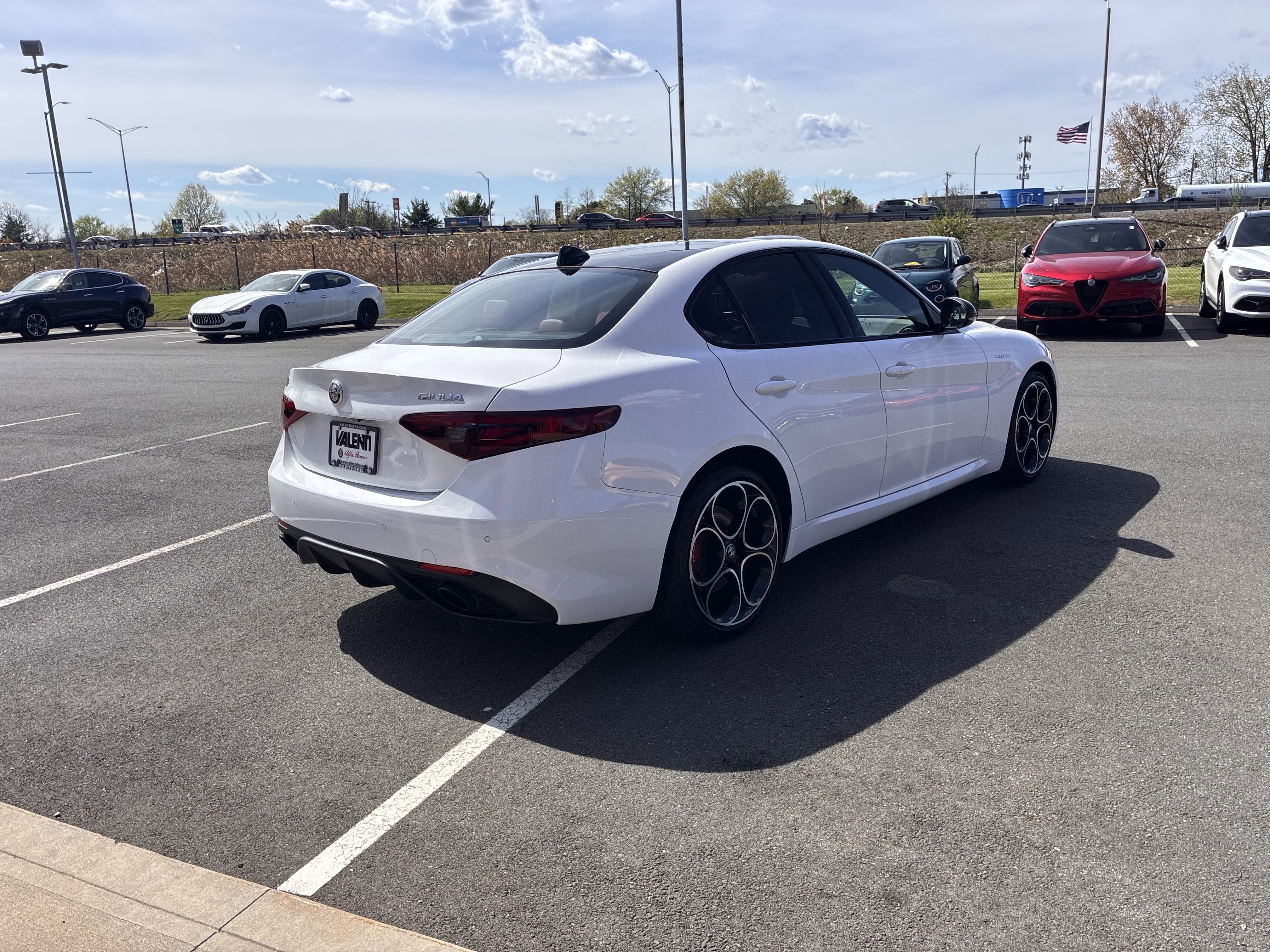 Used 2023 Alfa Romeo Giulia Veloce AWD/4WD image 7