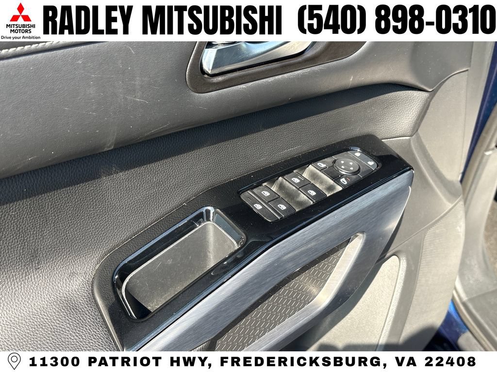 Used 2023 Nissan Pathfinder SL AWD/4WD image 5