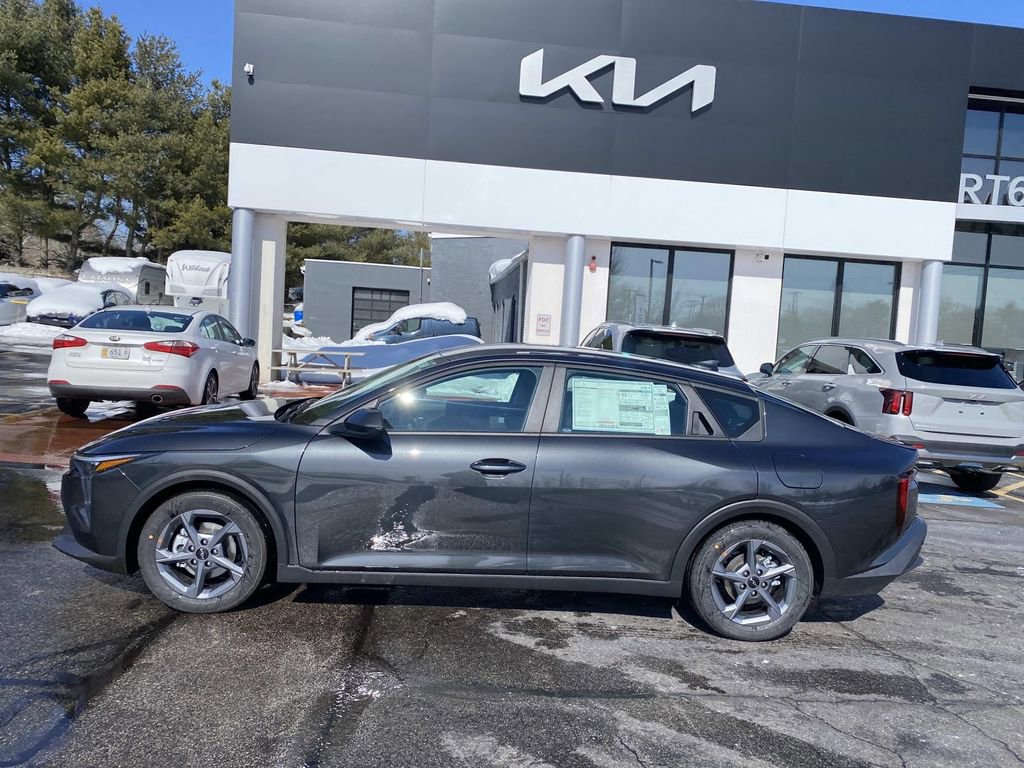 New 2026 Kia K4 LXS image 2