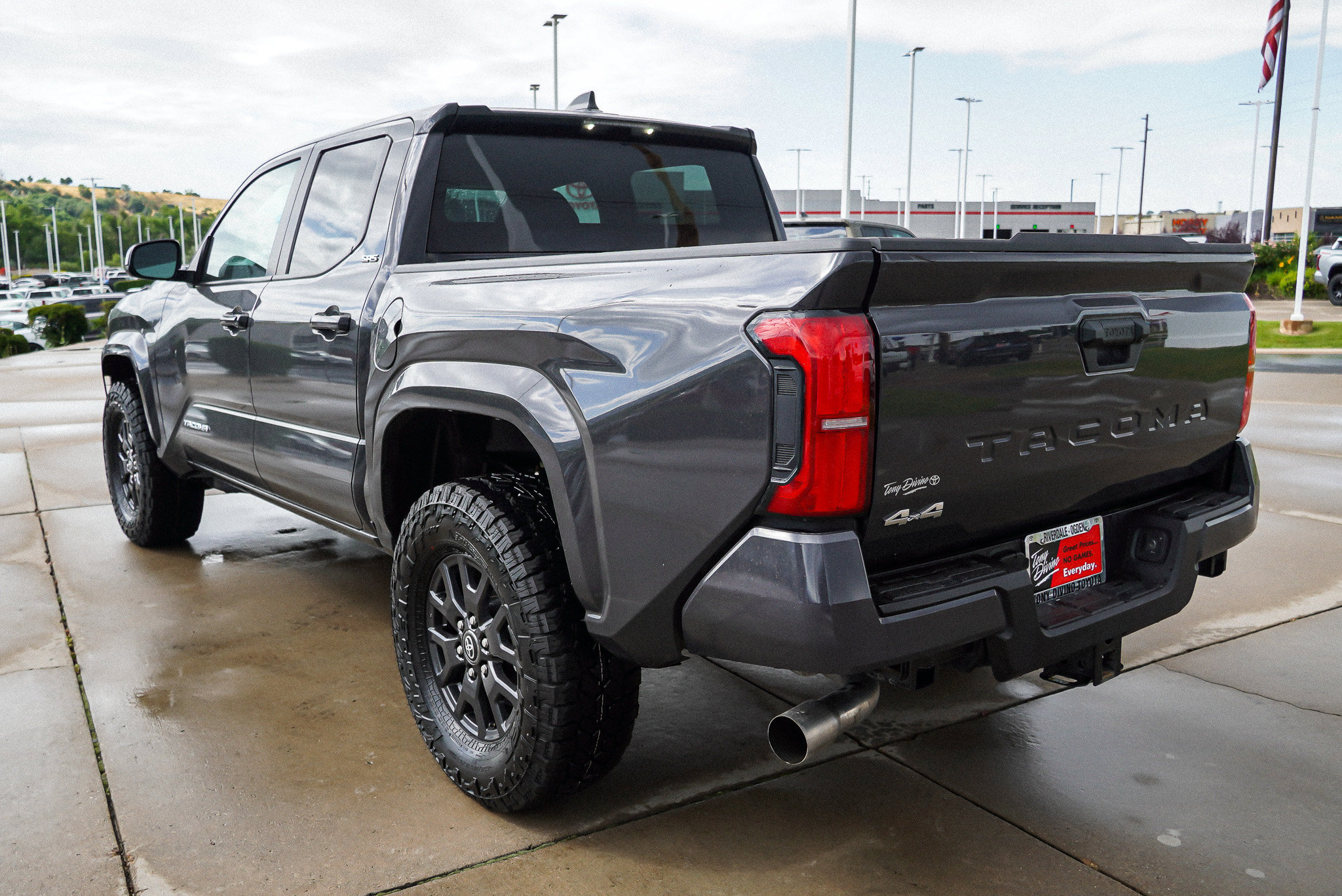 Certified 2025 Toyota Tacoma SR5 AWD/4WD image 6