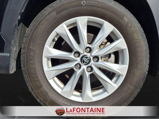 Used 2022 Toyota Corolla Cross LE w/ Moonroof Package AWD/4WD image 32