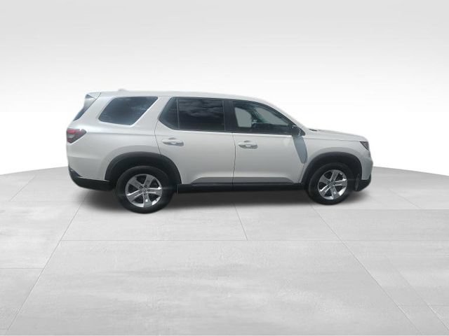 Used 2023 Honda Pilot LX image 9