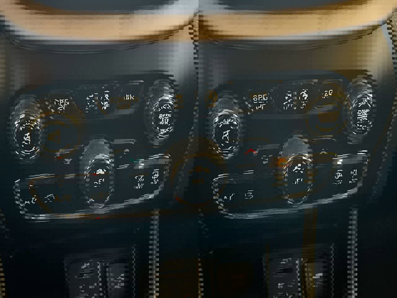 Used 2017 Jeep Cherokee Latitude w/ Safety/Convenience Group image 19