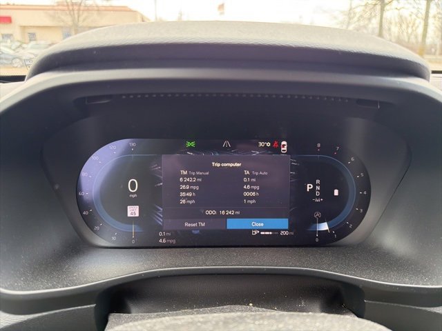 Used 2023 Volvo XC40 B5 Core w/ Convenience Package image 9