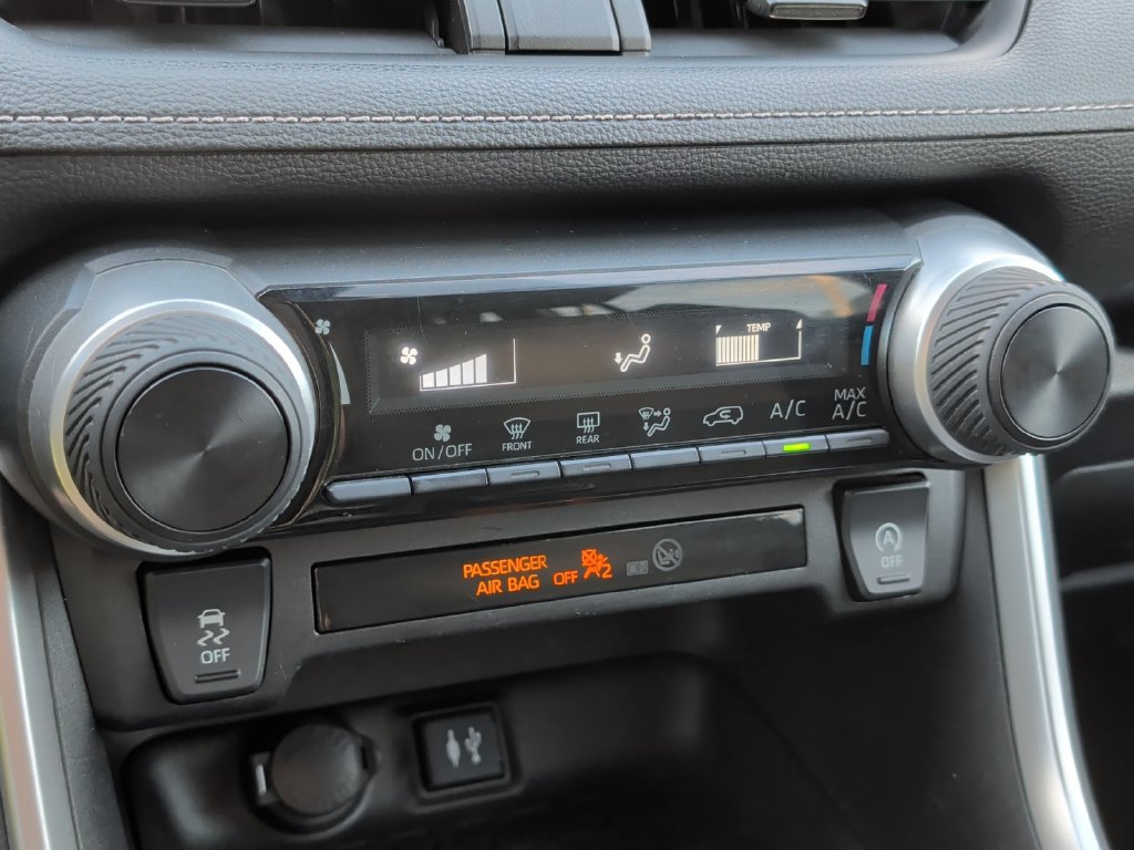 Used 2019 Toyota RAV4 LE w/ All Weather Liner Package AWD/4WD image 23