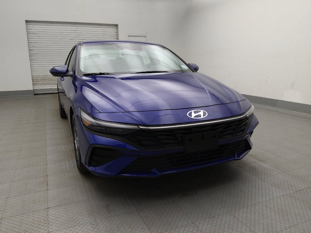 Used 2025 Hyundai Elantra Hybrid FWD image 14