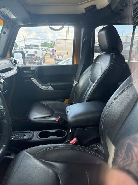 Used 2014 Jeep Wrangler Unlimited Rubicon w/ Connectivity Group AWD/4WD image 7