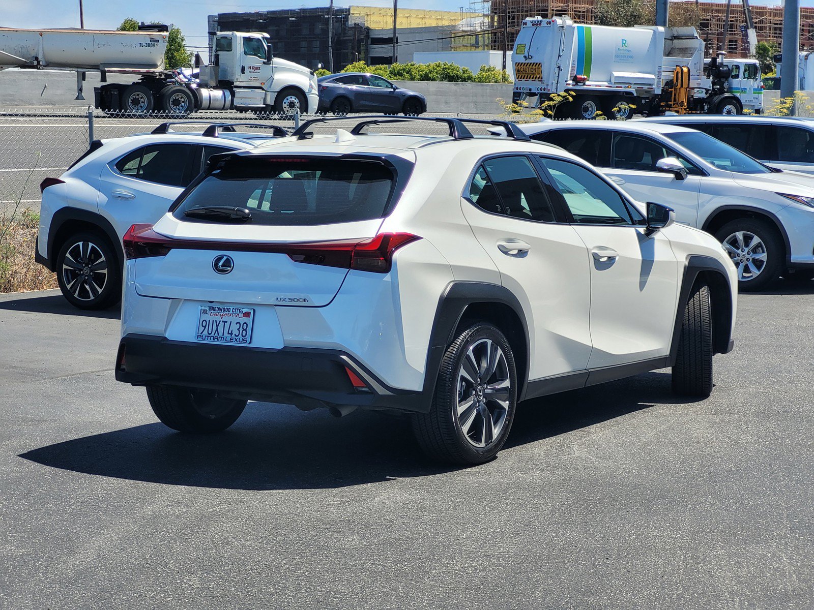 Certified 2025 Lexus UX 300h FWD w/ Accessory Package (Z2) image 4