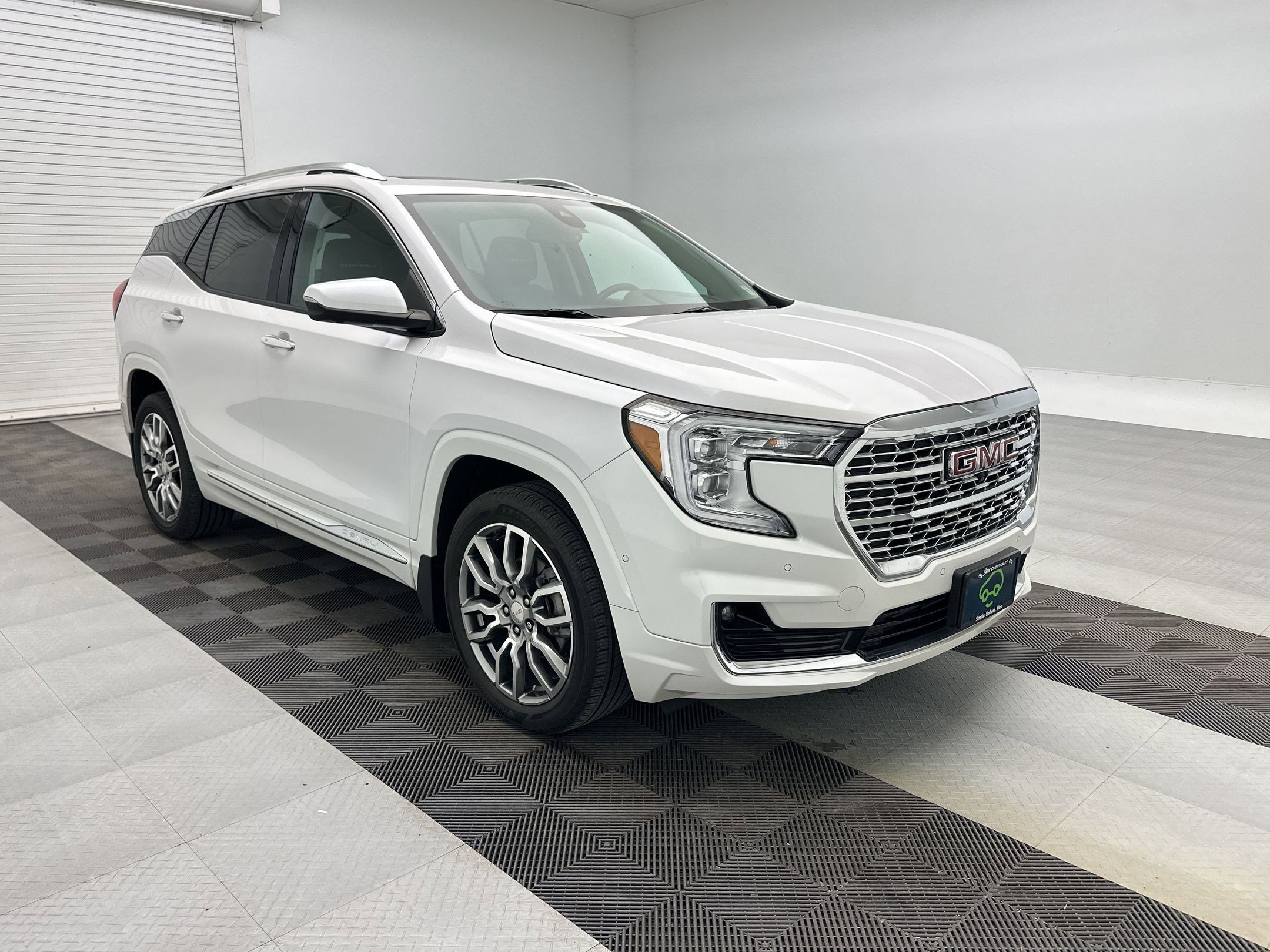 Certified 2022 GMC Terrain Denali w/ Denali Premium Package AWD/4WD image 7