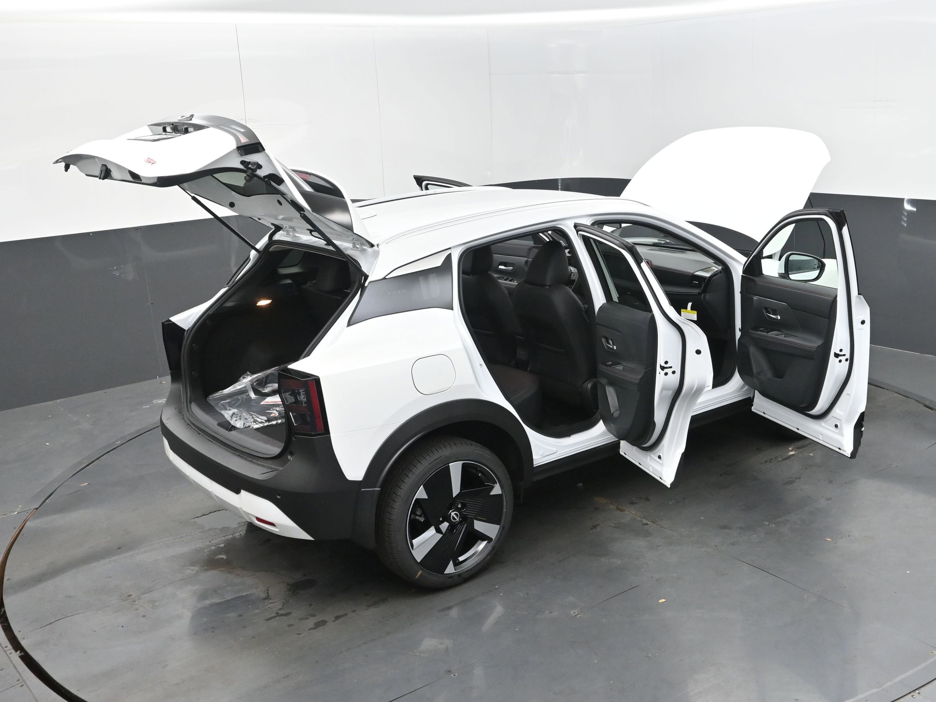 New 2025 Nissan Kicks SR image 44