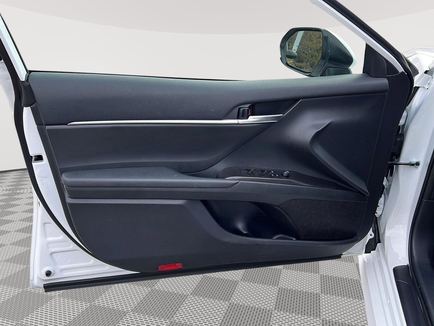 Used 2024 Toyota Camry LE image 10