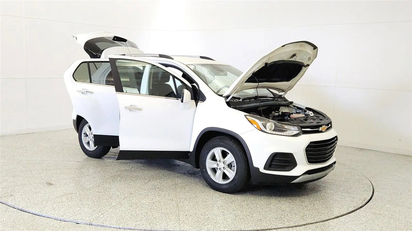Used 2018 Chevrolet Trax LT w/ LT Convenience Package image 9