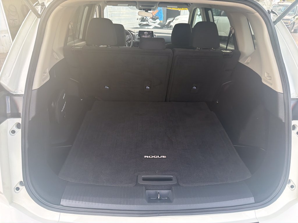 Used 2024 Nissan Rogue S FWD image 9