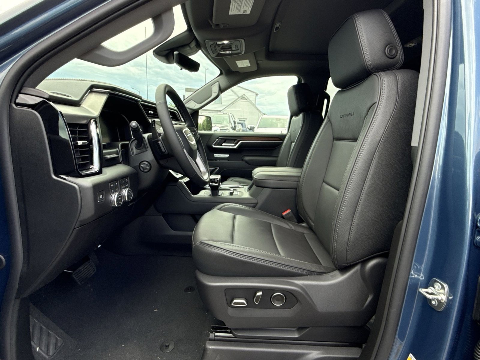 New 2026 GMC Sierra 1500 Denali w/ Denali Reserve Package AWD/4WD image 13