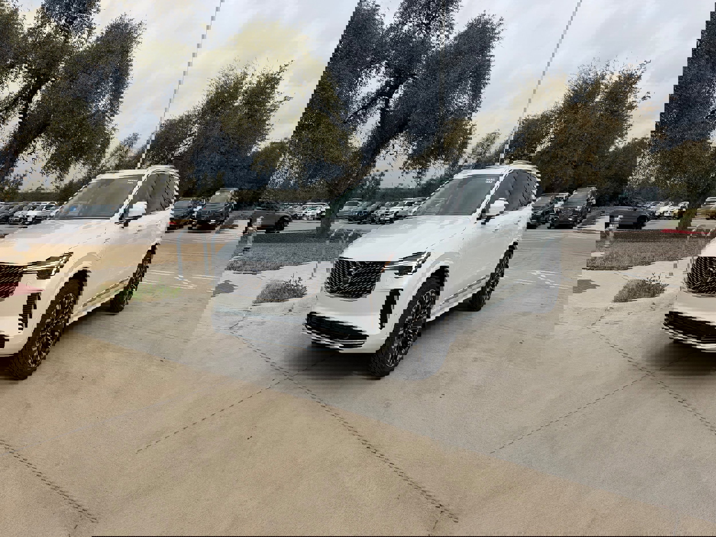 New 2026 Volvo XC90 T8 Ultra w/ Lounge Package image 2