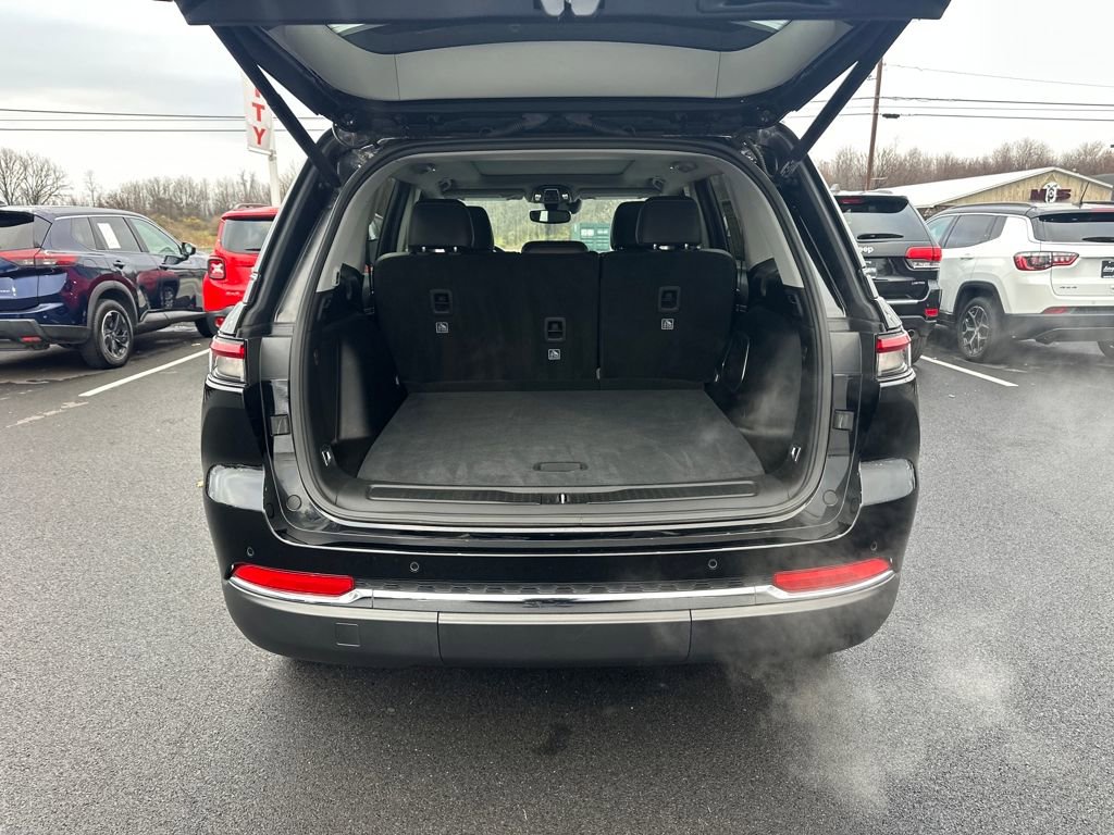 Used 2022 Jeep Grand Cherokee Limited 4xe image 11