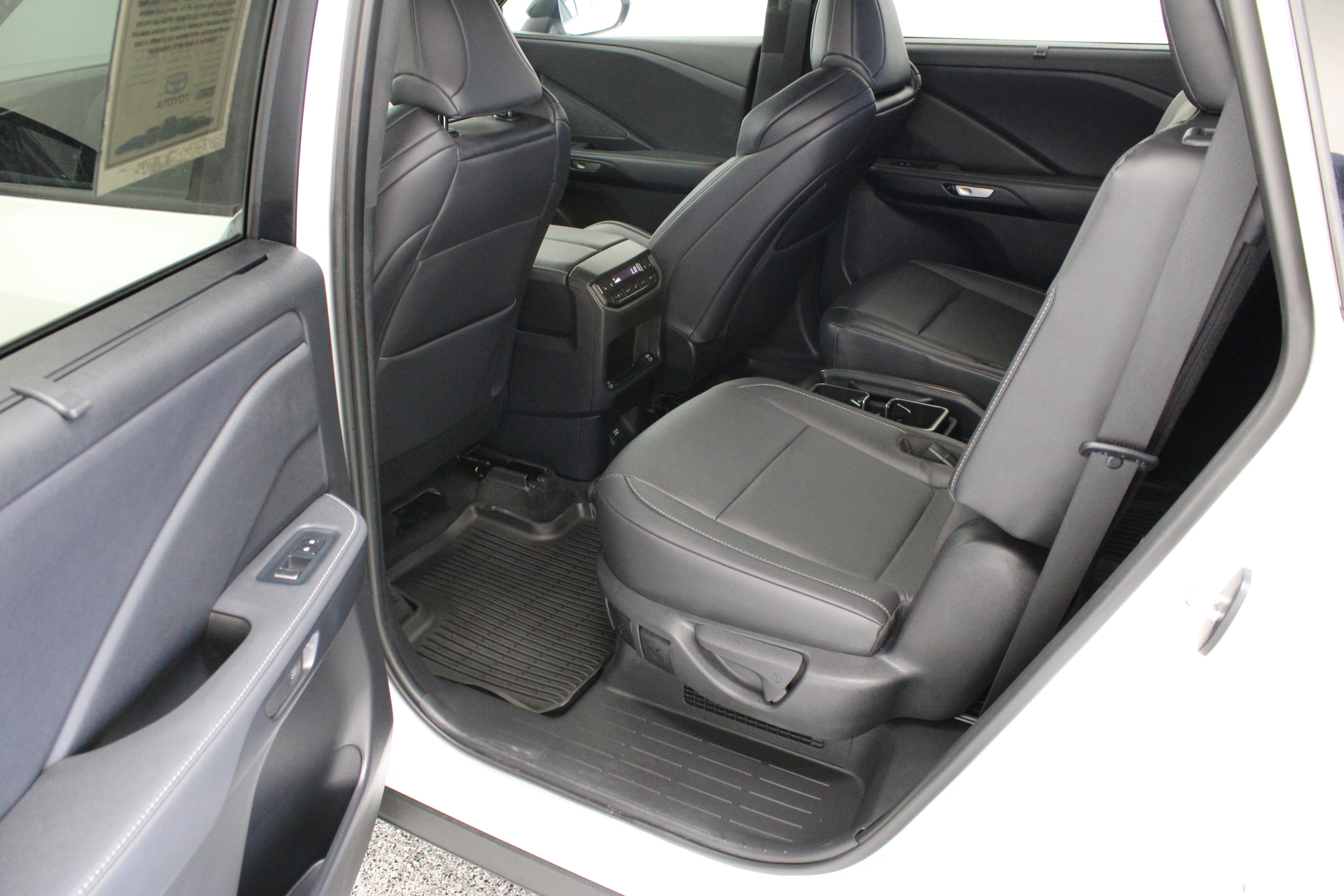 Used 2026 Lexus TX 500h AWD w/ Technology Package image 25