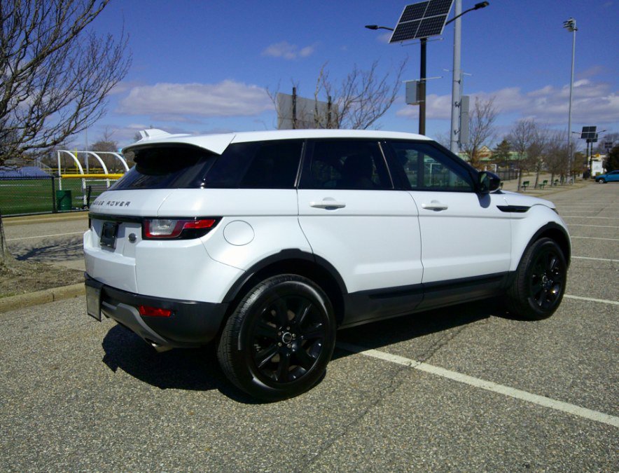 Used 2018 Land Rover Range Rover Evoque SE Premium image 7