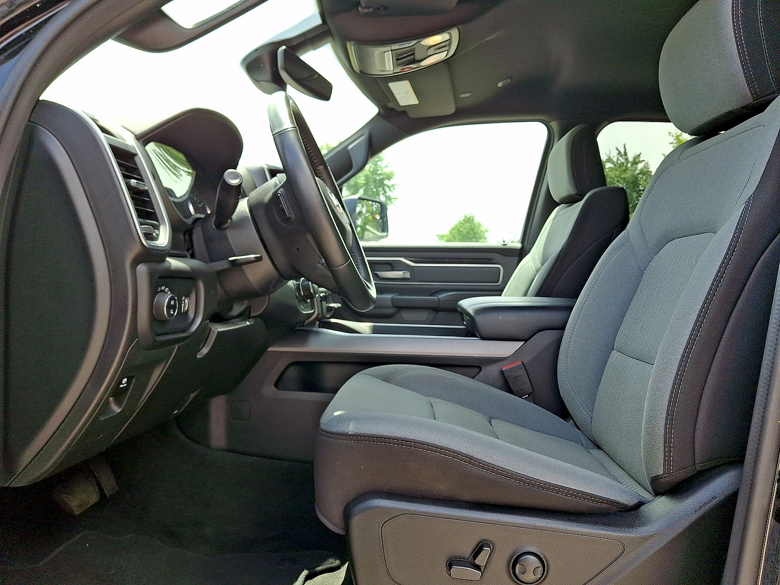Used 2023 RAM 1500 Big Horn AWD/4WD image 11