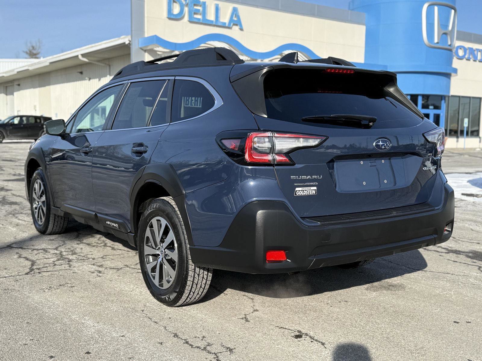 Used 2024 Subaru Outback Premium image 7