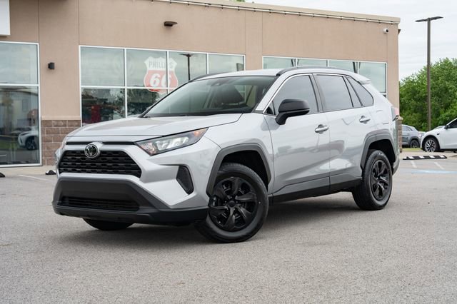 Used 2020 Toyota RAV4 LE FWD image 2