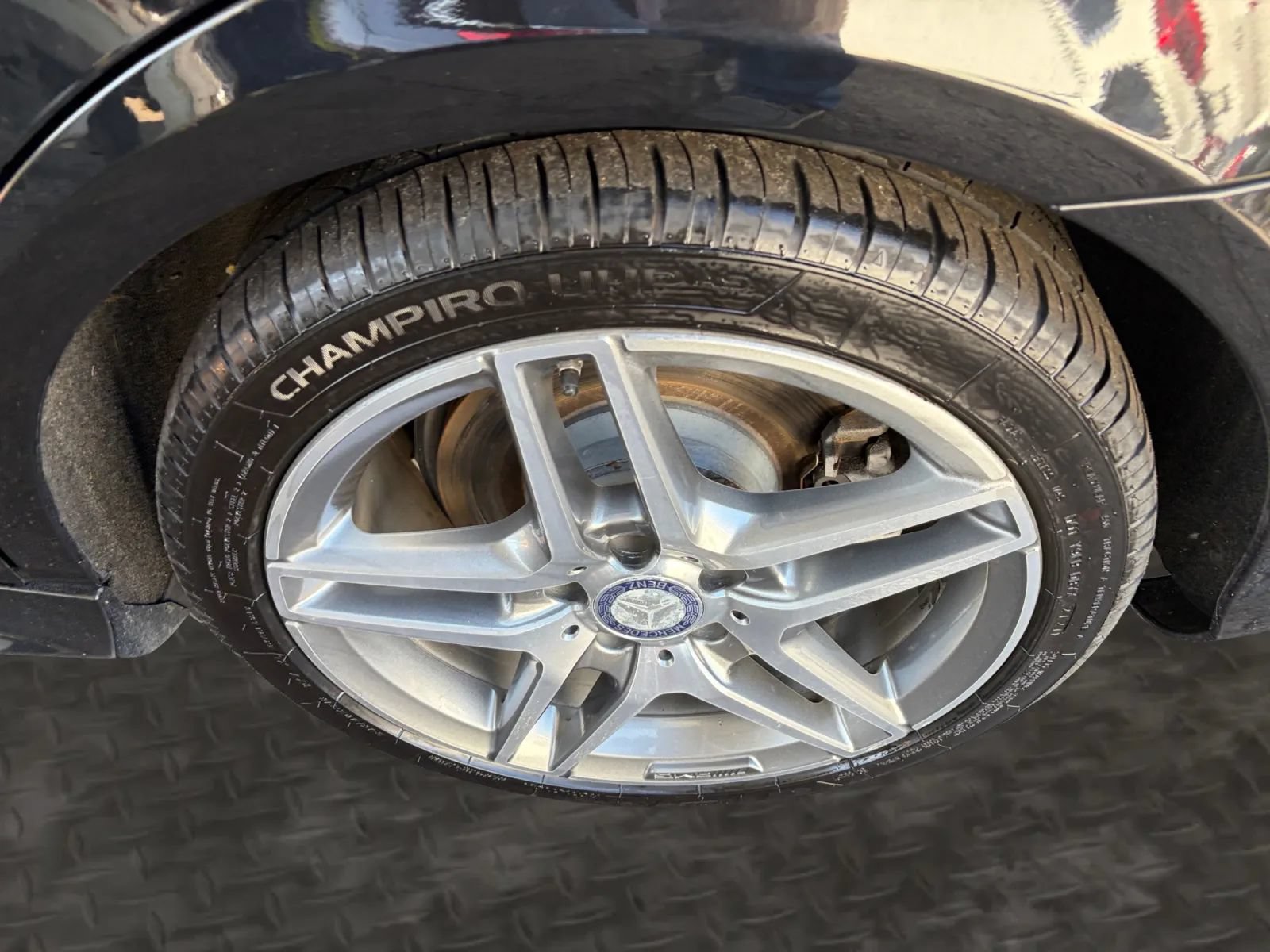 Used 2014 Mercedes-Benz E 550 4MATIC Sedan image 43
