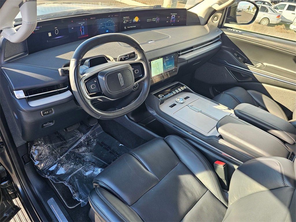 Used 2025 Lincoln Navigator L Reserve image 2