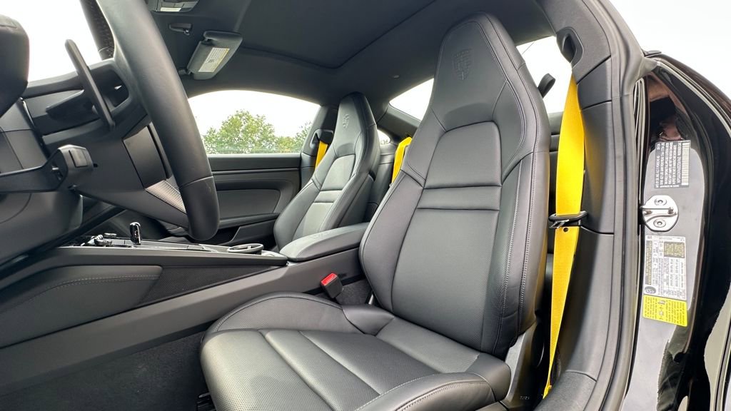Used 2025 Porsche 911 Carrera image 3