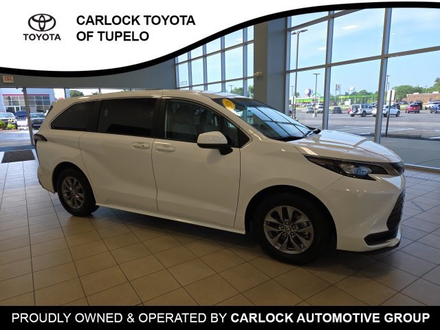 Used 2026 Toyota Sienna LE FWD image 7