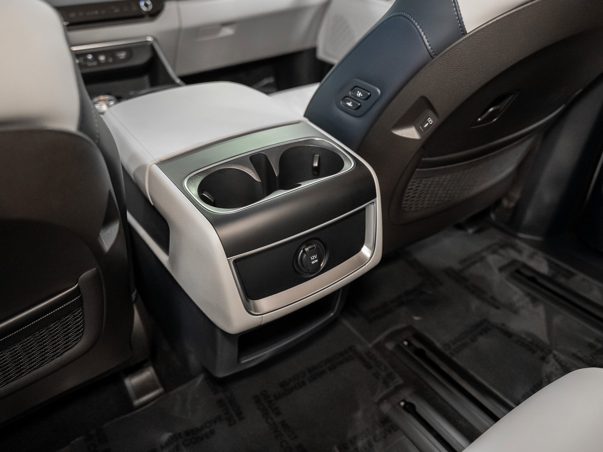 Used 2025 Kia Carnival EX image 43