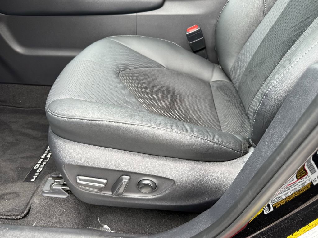 Used 2026 Toyota Grand Highlander AWD Hybrid image 13