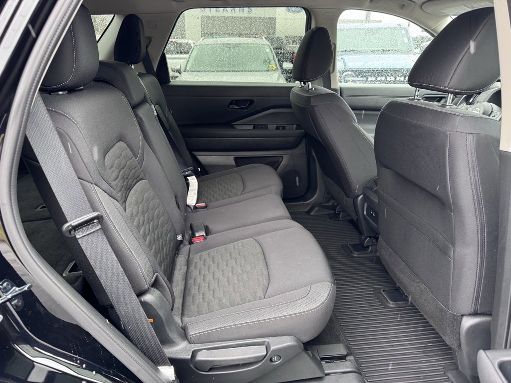 Used 2025 Nissan Pathfinder S image 28