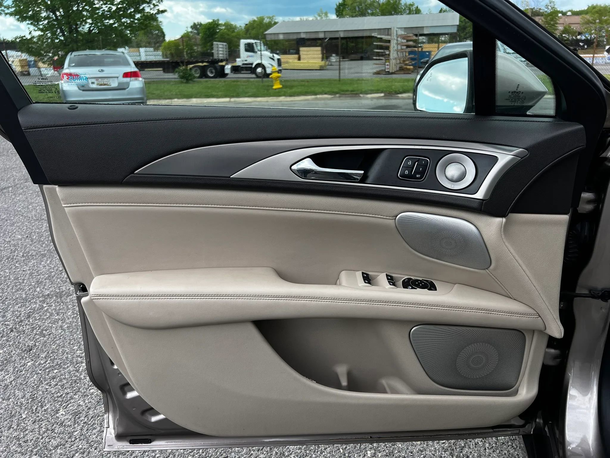 Used 2018 Lincoln MKZ Reserve w/ Luxury Package FWD image 10