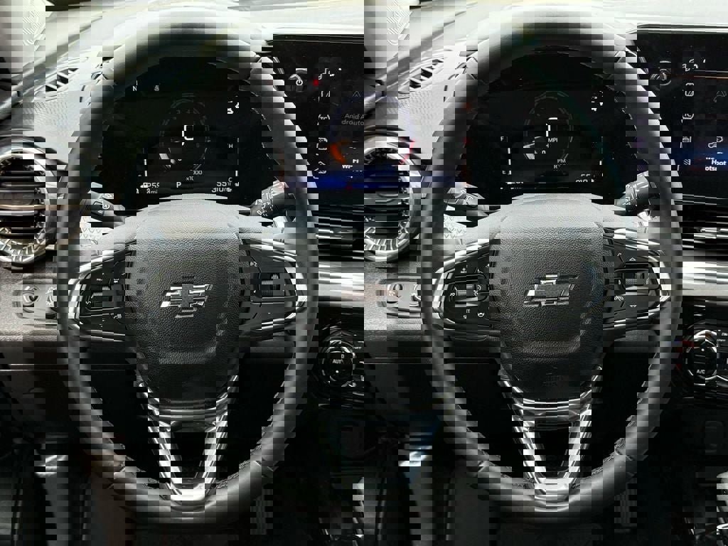 Used 2024 Chevrolet Trax ACTIV w/ Sunroof Package image 17