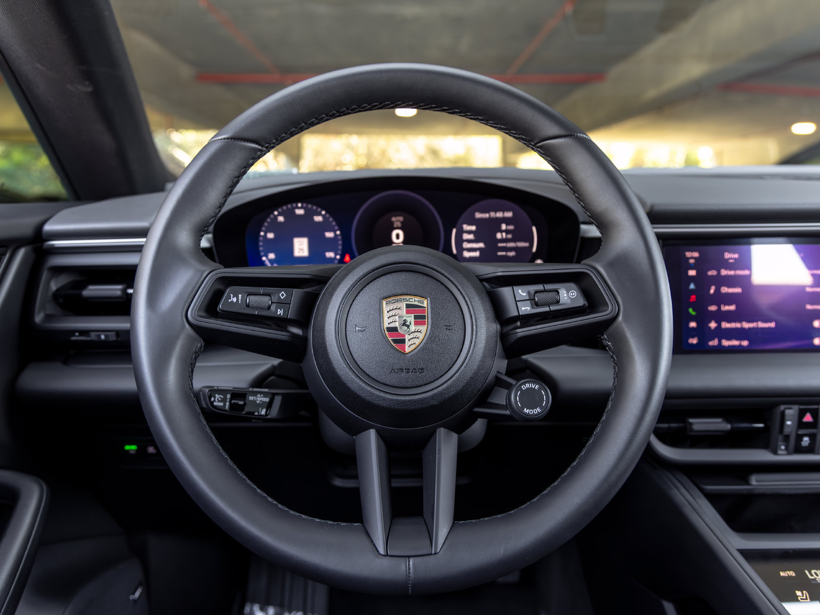 Certified 2025 Porsche Macan Electric RWD image 28